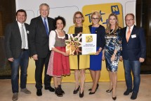 Helmut Maisser (Gesunder Betrieb), Landesrat Martin Eichtinger, Gerda Stocker („tut gut“–Wirtin), Landeshauptfrau Johanna Mikl-Leitner,  Alexandra Pernsteiner-Kappl von der Initiative „tut gut“,  Moderatorin Christa Kummer, Bürgermeister Herbert Wandl (Gesunde Gemeinde Gerersdorf) in Grafenegg (v.l.n.r.) 