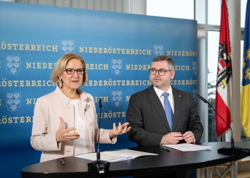 Landeshauptfrau Johanna Mikl-Leitner und Landesrat Ludwig Schleritzko informierten über die geplanten Landes-Investitionen im Jahr 2023.