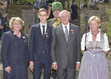 Anita Hohenberg, Erzherzog Ferdinand Zvonimir, Landeshauptmann Dr. Erwin Pröll mit Gattin Elisabeth Pröll (v. l. n. r.).