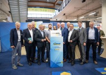 Reger Betrieb beim Infostand der Energieberatung NÖ mit u. a. Ignaz Röster, Nationalrat Alois Schroll, Bürgermeister Josef Leitner, eNu-Geschäftsführer Herbert Greisberger, LH-Stellvertreter Stephan Pernkopf, Messedirektor Werner Roher, WKNÖ-Präsident Wolfgang Ecker und BH-Stellvertreter Manuel Höfer.