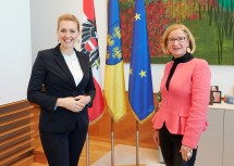 Ministerin Aschbacher und Landeshauptfrau Mikl-Leitner