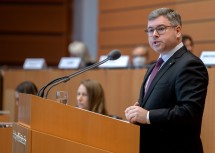 LR Ludwig Schleritzko bei der Budgetrede.