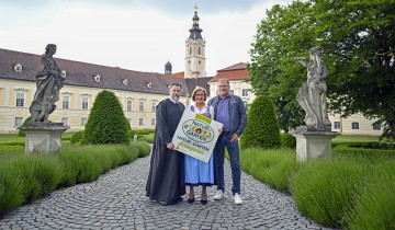 Pater Michael Hüttl (Stift Altenburg), Landeshauptfrau Johanna Mikl-Leitner und Markus Reichenvater (Bürgermeister Altenburg).
