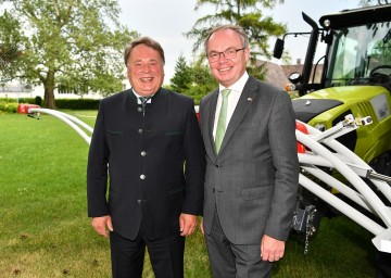 Im Bild von links nach rechts: Staatsminister Helmut Brunner und LH-Stellvertreter Stephan Pernkopf