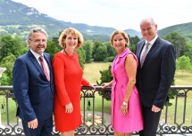 Johannes Meissl, künstlerischer Leiter der Internationalen Sommerakademie, Ulrike Sych, Rektorin der Universität für Musik und darstellende Kunst Wien, Landeshauptfrau Johanna Mikl-Leitner und Bürgermeister Johann Döller (v.l.n.r.)