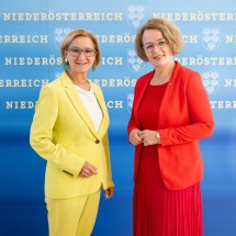 Landeshauptfrau Johanna Mikl-Leitner und Landesrätin Christiane Teschl-Hofmeister stellten die Details zum neuen NÖ Wohnkostenzuschuss vor.