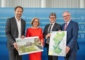 Von links nach rechts: ISTA-Präsident Martin Hetzer, Landeshauptfrau Johanna Mikl-Leitner, Bundesminister Martin Polaschek und LH-Stellvertreter Stephan Pernkopf.