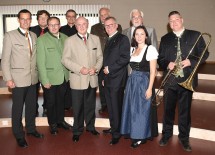 Eröffnung des neuen Musikerheims in Grabern mit Landeshauptmann Dr. Erwin Pröll und Bürgermeister Ing. Herbert Leeb (Mitte) und zahlreichen Ehrengästen.