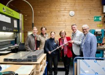 Bei der METAGRO Edelstahltechnik AG in Hainfeld (v.l.) Stadtpartei-Obmann Christian Köberl, Vorständin Gerlinde Tröstl-Katinger, Nicole Safer, Landeshauptfrau Johanna Mikl-Leitner, Bezirksparteiobmann Karl Weber und Prokurist Alfred Hochecker.