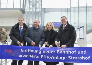 Im Bild: ÖBB-Vorstandsmitglied Franz Seiser, Landeshauptmann Dr. Erwin Pröll, Verkehrsministerin Doris Bures und Bürgermeister Ludwig Deltl.