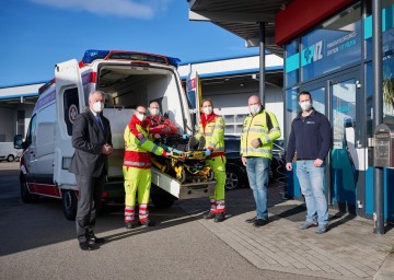Im Bild von links nach rechts: Landesrat Martin Eichtinger, Benjamin Meyer und Sebastian Renner - Notfallsanitäter vom Samariterbund St. Pölten, Christof Constantin Chwojka, Rafael Pichler