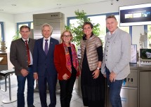 (v.l.n.r.) Stadtpartei-Obmann Christian Köberl, Haupteigentümer Wolfgang Schindlecker, Landeshauptfrau Johanna Mikl-Leitner, Vorständin Gerlinde Tröstl-Katinger und Bezirksparteiobmann Karl Weber.