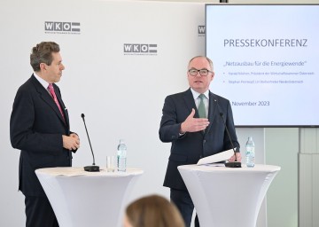 Wirtschaftskammer-Präsident Harald Mahrer und LH-Stellvertreter Stephan Pernkopf (v.l.n.r) informierten zum Thema "Netzausbau für die Energiewende". 