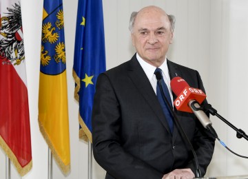Landeshauptmann Dr. Erwin Pröll  wird nach fast 25 Jahren als Landeshauptmann von Niederösterreich abtreten.