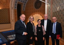 (v.l.) Nationalratspräsident Wolfgang Sobotka, Landeshauptfrau Johanna Mikl-Leitner, Martha Keil, wissenschaftliche Leiterin der ehemaligen Synagoge, Diözesanbischof Alois Schwarz und der Oberkantor der israelitischen Kultusgemeinde Wien, Shmuel Barzilai.