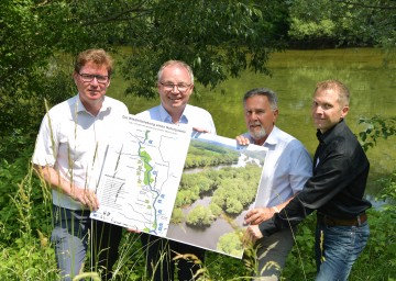 v.l.n.r. viadonau-Geschäftsführer Hans-Peter Hasenbichler, LH-Stellvertreter Stephan Pernkopf,  Landesfischermeister Karl Gravogl und WWF-Projektleiter Michael Stelzhammer.