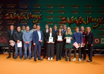 Landeshauptfrau Johanna Mikl-Leitner (re. außen) und WKNÖ Präsident Wolfgang Ecker (4.v.li.) mit den Drittplatzierten der Bundes- und Landeslehrlingsbewerbe sowie World Skills Teilnehmerinnen und Teilnehmern.

