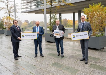 Von links nach rechts: WKNÖ-Präsident Wolfgang Ecker, Ernst Stibl (Ernst Stibl GmbH), Andreas Teufel (ESA Elektro Automation GmbH) und Wirtschaftslandesrat Jochen Danninger 