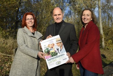 Präsentierten das Buch „Generationengärten“: Autorin Monika Biermaier, Landeshauptmann-Stellvertreter und Initiator der Aktion „Natur im Garten“ Mag. Wolfgang Sobotka und Autorin Ilse Wrbka-Fuchsig. (v.l.n.r.)