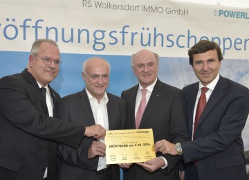 Eröffnung des Headquarters der Powerlines Group und von SPL Tele im Wirtschaftspark Wolkersdorf: Mag. Gerhard Ehringer, CEO der Powerlines Group, Rudolf Schütz, Gründer und Mehrheitseigentümer von SPL Tele, Landeshauptmann Dr. Erwin Pröll und Mag. Reinhard Karl, Vorstandsdirektor der Raiffeisenlandesbank NÖ-Wien. (v.l.n.r.)