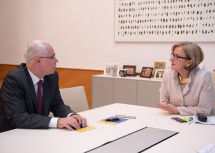 Ungarns Minister Zoltán Balog und Landeshauptfrau Johanna Mikl-Leitner im Gespräch (v.l.n.r.)