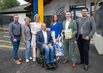 GR Anton Kanzian, GfGR Daniela Loidolt, Landeshauptfrau Johanna Mikl-Leitner, Vizebürgermeister Michael Meier, Viktoria Hutter, Bürgermeister Florian Hutter, GfGR Ing. Harald Winkelbauer.