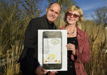 Im Bild von links nach rechts: Landeshauptmann-Stellvertreter Mag. Wolfgang, Initiator der Aktion „Natur im Garten“, und Elisabeth Koppensteiner, Geschäftsführerin GARTENleben.