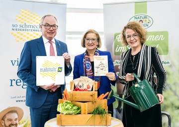 LH-Stellvertreter Stephan Pernkopf, Landeshauptfrau Johanna Mikl-Leitner und Landesrätin Christiane Teschl-Hofmeister (v.l.).