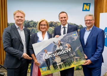 v.l.n.r.: Michael Duscher – Geschäftsführer der Niederösterreich Werbung, Landeshauptfrau Johanna Mikl-Leitner, Jochen Danninger – Tourismuslandesrat, Hermann Dikowitsch – Leiter der Abteilung Kunst & Kultur beim Amt der Niederösterreichischen Landesregierung