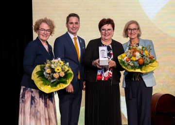 Landesrätin Christiane Teschl-Hofmeister, Präsident Lukas Brandweiner, Ehrenpräsidentin Michaela Hinterholzer und Landeshauptfrau Johanna Mikl-Leitner. 