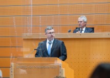 Finanz-Landesrat Ludwig Schleritzko bei der Rede zum Nachtragsbudget für 2020 und 2021. 