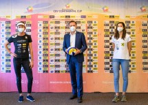 Im Bild von links nach rechts: Lena Plesiutschnig, Landesrat Jochen Danninger und Teresa Strauss