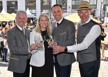 Im Bild von links: Landtagspräsident Karl Wilfing, Erika Geier (Geier. Die Bäckerei), Tourismus-Landesrat Jochen Danninger, Hannes Steinacker (Geschäftsführer Weinviertel Tourismus GmbH)