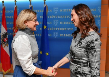 Landeshauptfrau Johanna Mikl-Leitner begrüßte Dragana Milosevic, Kulturministerin der serbischen Provinz Vojvodina, in St. Pölten