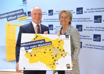 Neue Offensivstrategie für die ecoplus-Wirtschaftsparks: Wirtschafts-Landesrätin Petra Bohuslav und ecoplus-Geschäftsführer Helmut Miernicki bei der Präsentation.