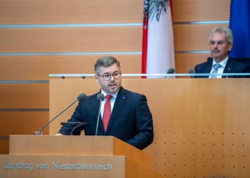 Mit seiner Budgetrede hat NÖ-Finanzlandesrat Ludwig Schleritzko heute die zweitägigen Beratungen zum NÖ Landesbudget eröffnet.