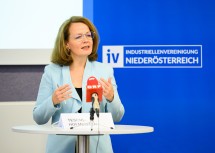 Bildungslandesrätin Christiane Teschl-Hofmeister