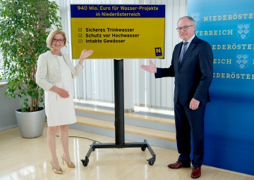 Stellten heute ein Maßnahmenpaket für Wasser-Projekte in Höhe von 940 Millionen Euro vor: Landeshauptfrau Johanna Mikl-Leitner und LH-Stellvertreter Stephan Pernkopf.