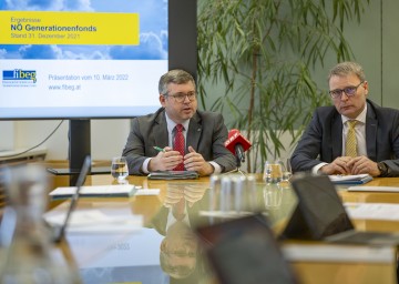 Finanzlandesrat Ludwig Schleritzko und Geschäftsführer Johannes Kern (v.l.n.r.) informierten über die überdurchschnittlich gute Entwicklung der NÖ Generationenfonds 