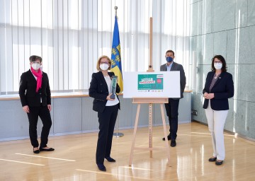 Rufen gemeinsam auf, beim Wettbewerb Projekte einzureichen (von links): Geschäftsführerin Christine Lechner (NÖ.Regional), Landeshauptfrau Johanna Mikl-Leitner, Obfrau Maria Forster (NÖ Dorf- und Stadterneuerung) und Geschäftsführer Walter Kirchler (NÖ.Regional).