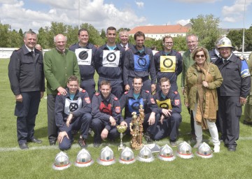 Die FF Wismath war unter den Ausgezeichneten bei den 66. NÖ Landesfeuerwehrleistungsbewerben; im Bild mit Landesfeuerwehrkommandant Dietmar Fahrafellner,, Landeshauptmann Dr. Erwin Pröll, Landesrat Dr. Stephan Pernkopf, Landeshauptmann-Stellvertreterin Mag. Karin Renner und dem Wanderpreis St. Florian.