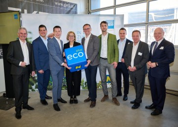 Landtagspräsident Karl Wilfing, Bürgermeister Dominic Litzka, ecoplus-Aufsichtsratsvorsitzender-Stv. Kurt Hackl, Landeshauptfrau Johanna Mikl-Leitner, ecoplus-Aufsichtsratsvorsitzender Jochen Danninger, Felix Haselbacher (Elektro Gindl), Landtagsabgeordneter Andreas Bors, Landtagsabgeordneter Hannes Weninger und ecoplus-Geschäftsführer Helmut Miernicki beim Get together in Wolkersdorf. 