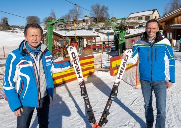 Geschäftsführer des Skidorfes Kirchbach Franz Jahn und Wirtschafts- und Tourismus-Landesrat Jochen Danninger