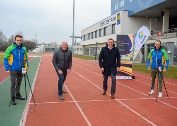 Im Bild von links nach rechts: Tom Schwartz (Lympik), Michael Moll (accent), Landesrat Jochen Danninger, Thomas Peroutka (Lympik)