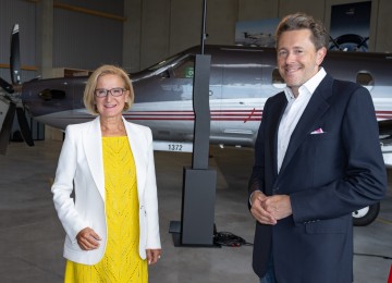 Landeshauptfrau Johanna Mikl-Leitner und WKÖ-Präsident Harald Mahrer bei der Präsentation in Wiener Neustadt