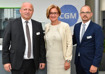 Feierliche Standort-Neueröffnung der Firma CompuGroup Medical in Wiener Neudorf: Geschäftsführer Willibald Salomon, Landeshauptfrau Johanna Mikl-Leitner und Geschäftsführer Gerhard Stimac (v.l.n.r.)