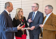 Lagebesprechung in St. Pölten, von links nach rechts: Der Vorstand der NÖ Landesgesundheitsagentur Konrad Kogler, Landesrätin Ulrike Königsberger-Ludwig, LH-Stellvertreter Stephan Pernkopf und der Direktor für Medizin und Pflege der NÖ Landesgesundheitsagentur Markus Klamminger.