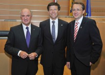 Festsitzung \"25 Jahre Landeshauptstadt\" im NÖ Landtag: Landeshauptmann Dr. Erwin Pröll, der Präsident des Sächsischen Landtages Dr. Matthias Rößler, der Bürgermeister der Stadt St. Pölten Mag. Matthias Stadler (v. l. n. r.)