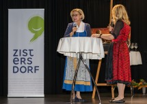 Landeshauptfrau Johanna Mikl-Leitner zeigte sich bei der 11. Landesweintaufe in Zistersdorf überzeugt: „Dank Kompetenz und Herzblut der Winzerinnen und Winzer zählt der niederösterreichische Wein international zu den Besten.“