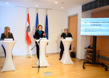 Gesundheits-Landesrätin Ulrike Königsberger-Ludwig, Bildungs-Landesrätin Christiane Teschl-Hofmeister und NÖ Sanitätsdirektorin Irmgard Lechner (v.l.n.r.)